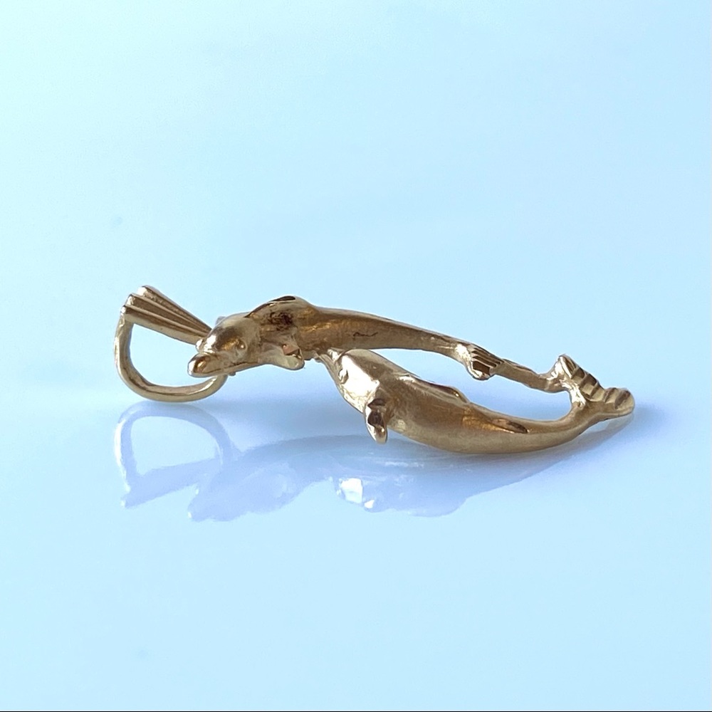 ⚡️Host Pick⚡️Vintage 14k Twin Dolphin Pendant - Picture 2 of 10